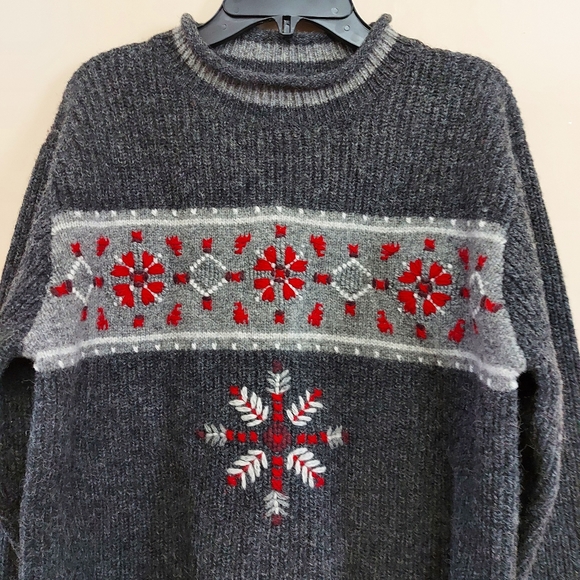 Woolrich wool snowflake sweater Gray white and red Size Medium - Picture 8 of 10